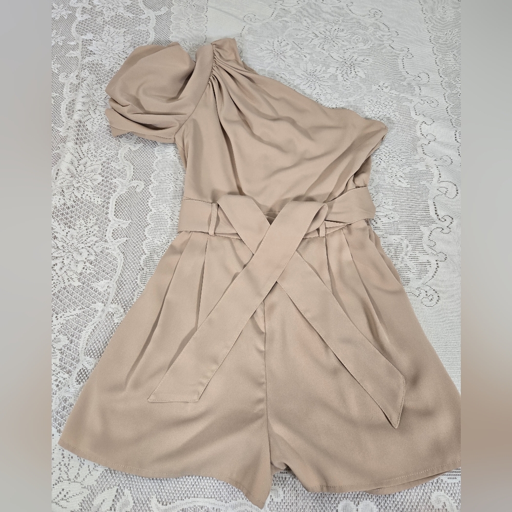 Entro  Romper New Whit Out Tag Size S Creame Color